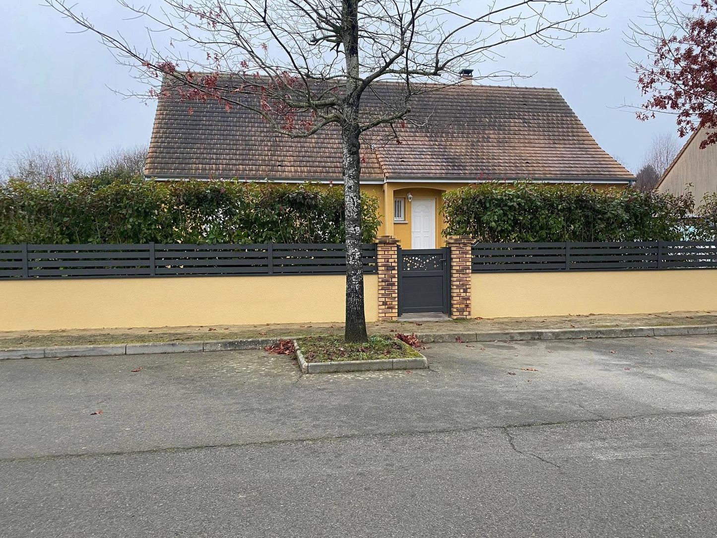 Cour enrobé | Muret | Portail/Portillon | Clôture