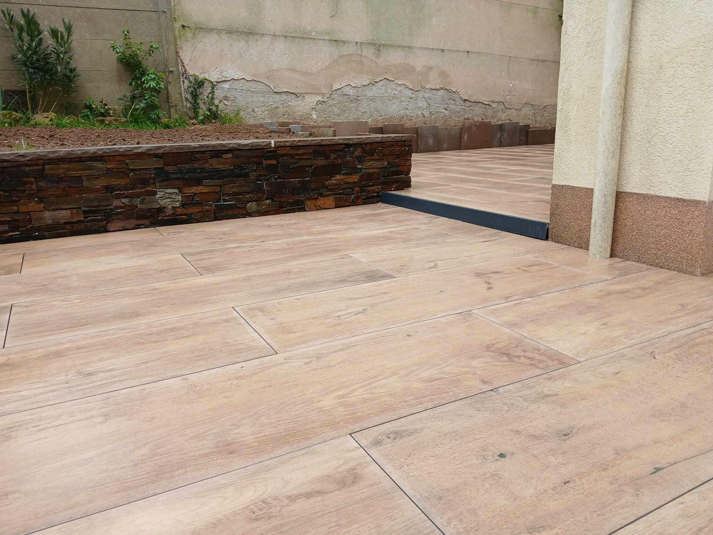 Terrasse en grès cérame 40x120x2cm