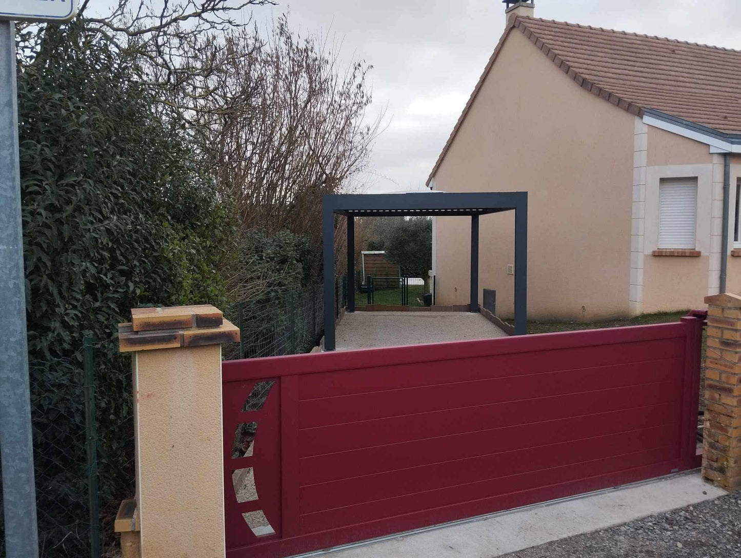 Cour béton désactivé | Carport | Portail