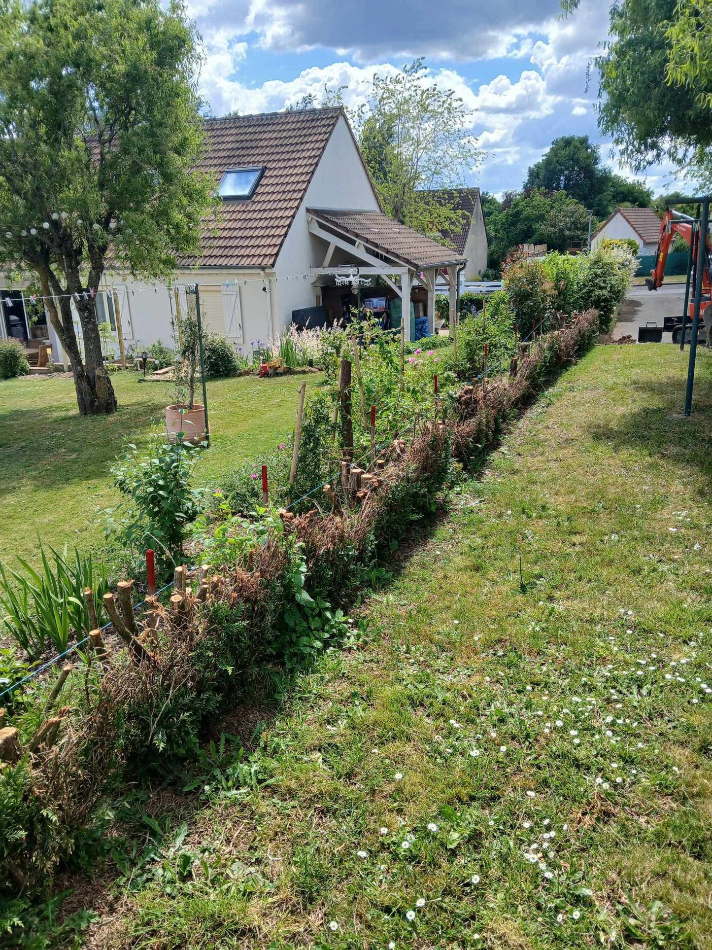 Clôture en bois avec poteaux en aluminium