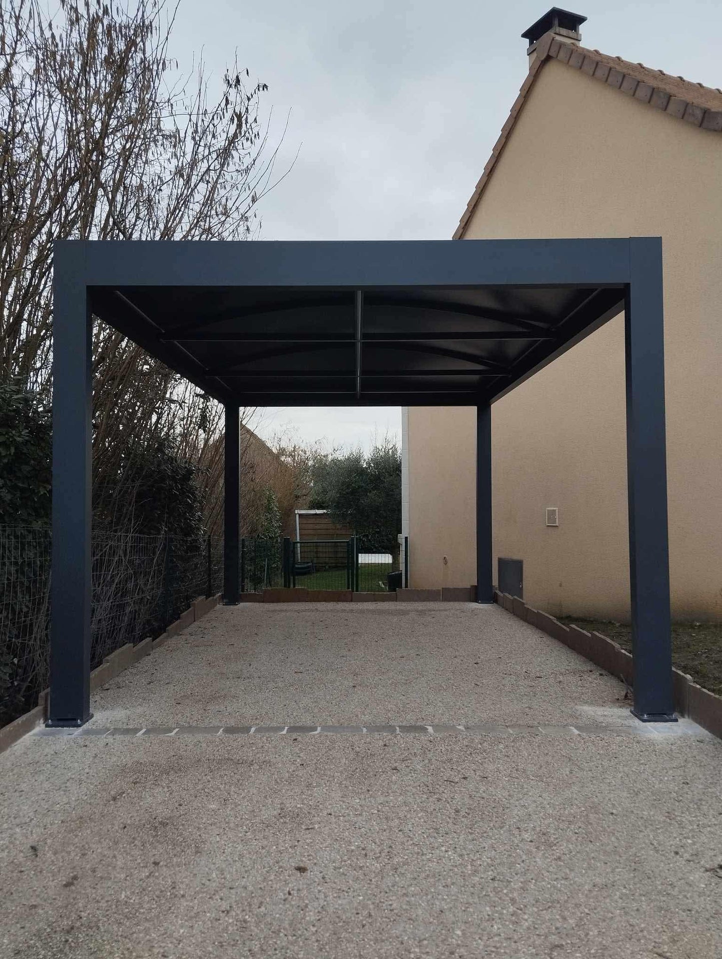Cour béton désactivé | Carport | Portail