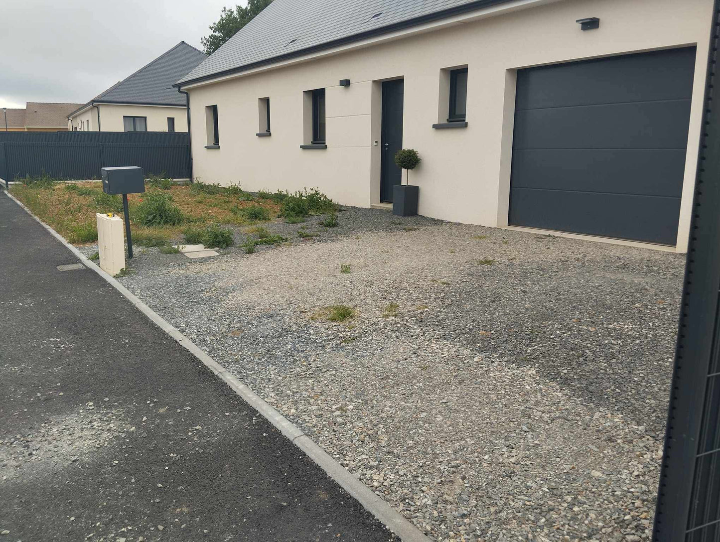 Cour en enrobé à chaud | Massif mixte minéral