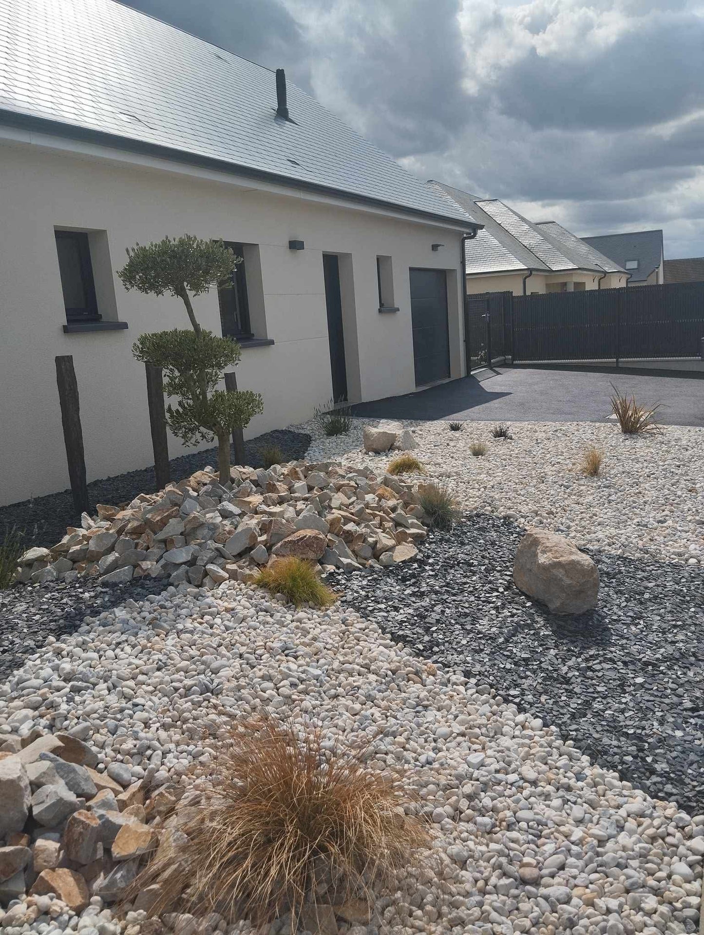 Cour en enrobé à chaud | Massif mixte minéral