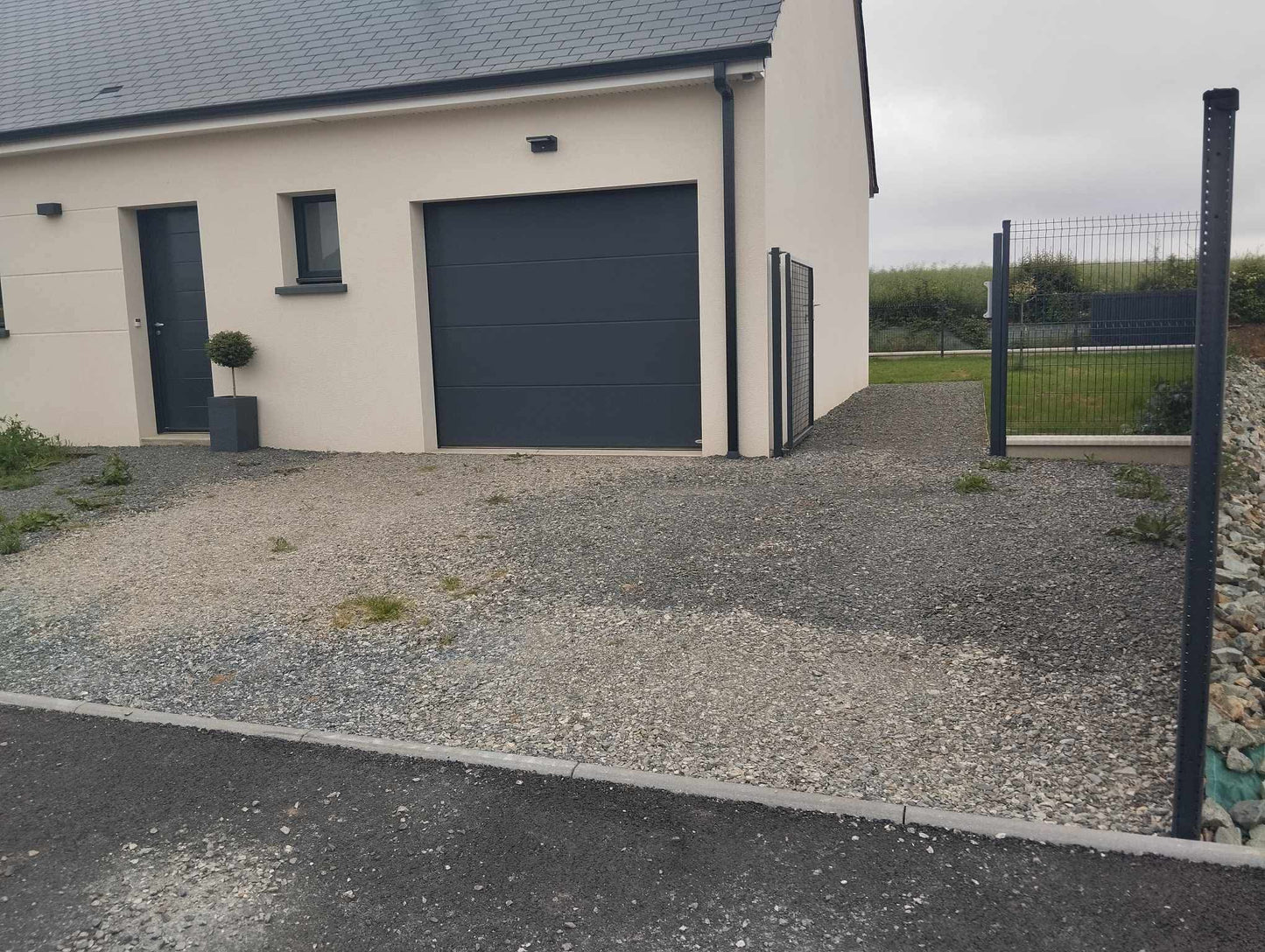 Cour en enrobé à chaud | Massif mixte minéral