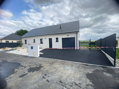 Cour en enrobé à chaud | Massif mixte minéral