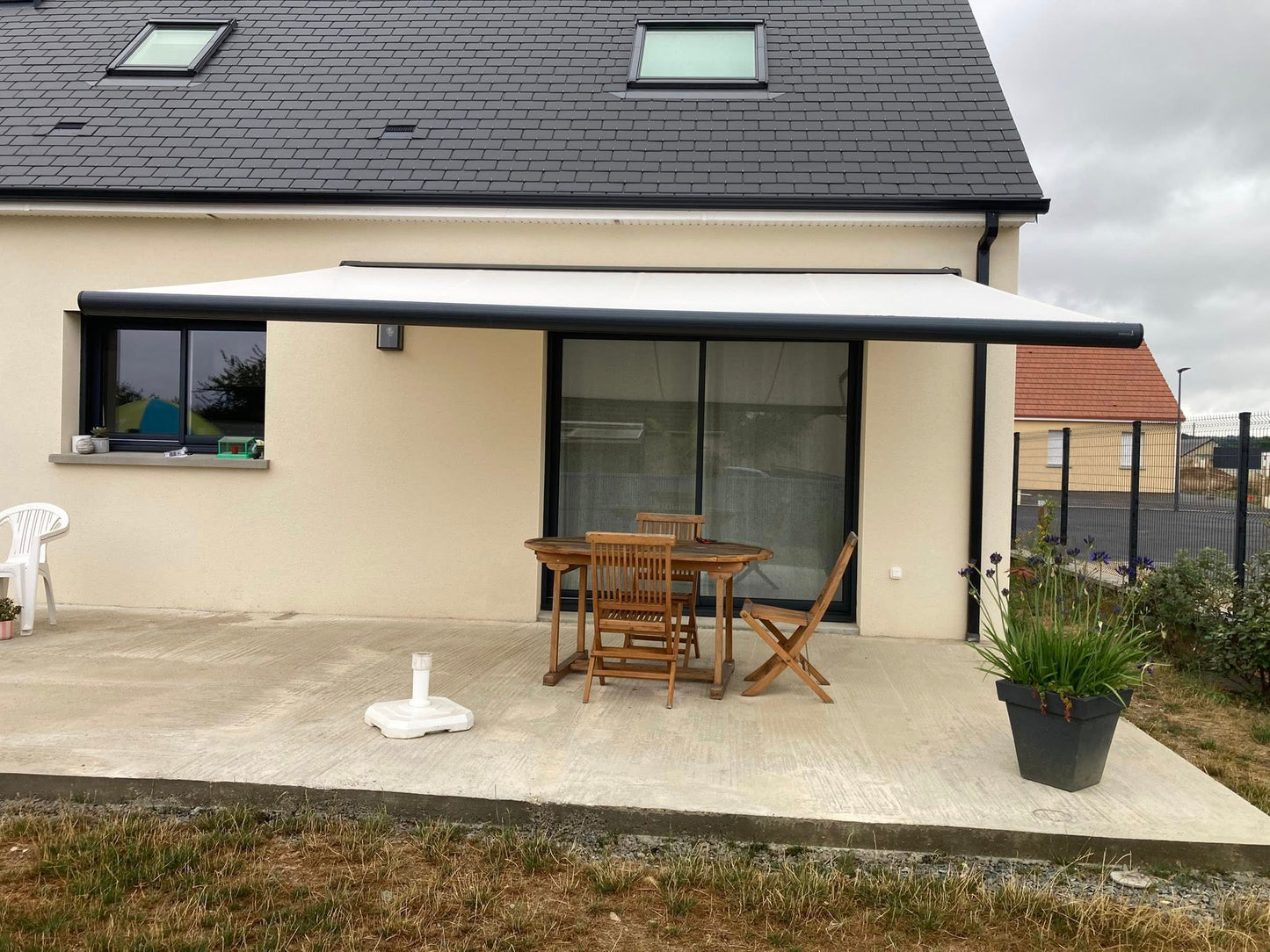 Store banne motorisé MARQUISES