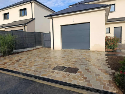 Terrasse en grès cérame | Clôture bois | Jardinière en ardoise