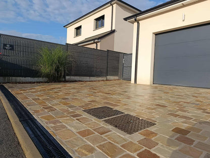 Terrasse en grès cérame | Clôture bois | Jardinière en ardoise