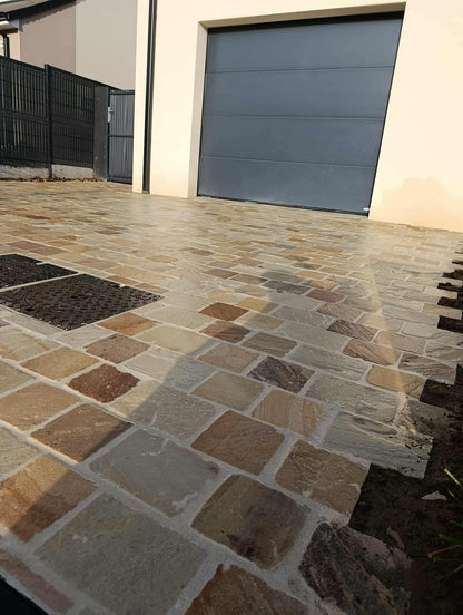 Terrasse en grès cérame | Clôture bois | Jardinière en ardoise