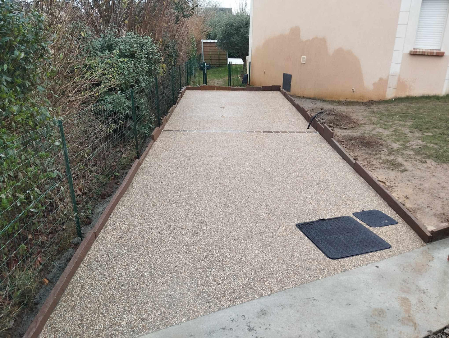 Cour béton désactivé | Carport | Portail